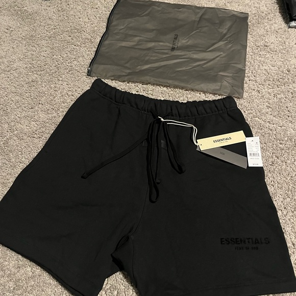 Fear of God Essentials Sweatshort
'Stretch Limo'2022 - Picture 1 of 7